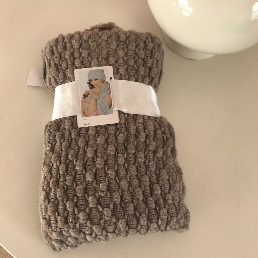 New york n comapny hat,gloves n scarf set